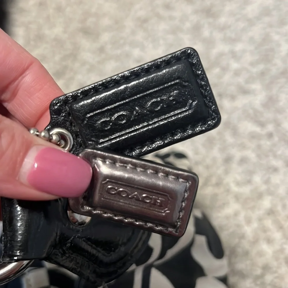 Coach Maggie Shoulder Bag - Picture 4 of 9